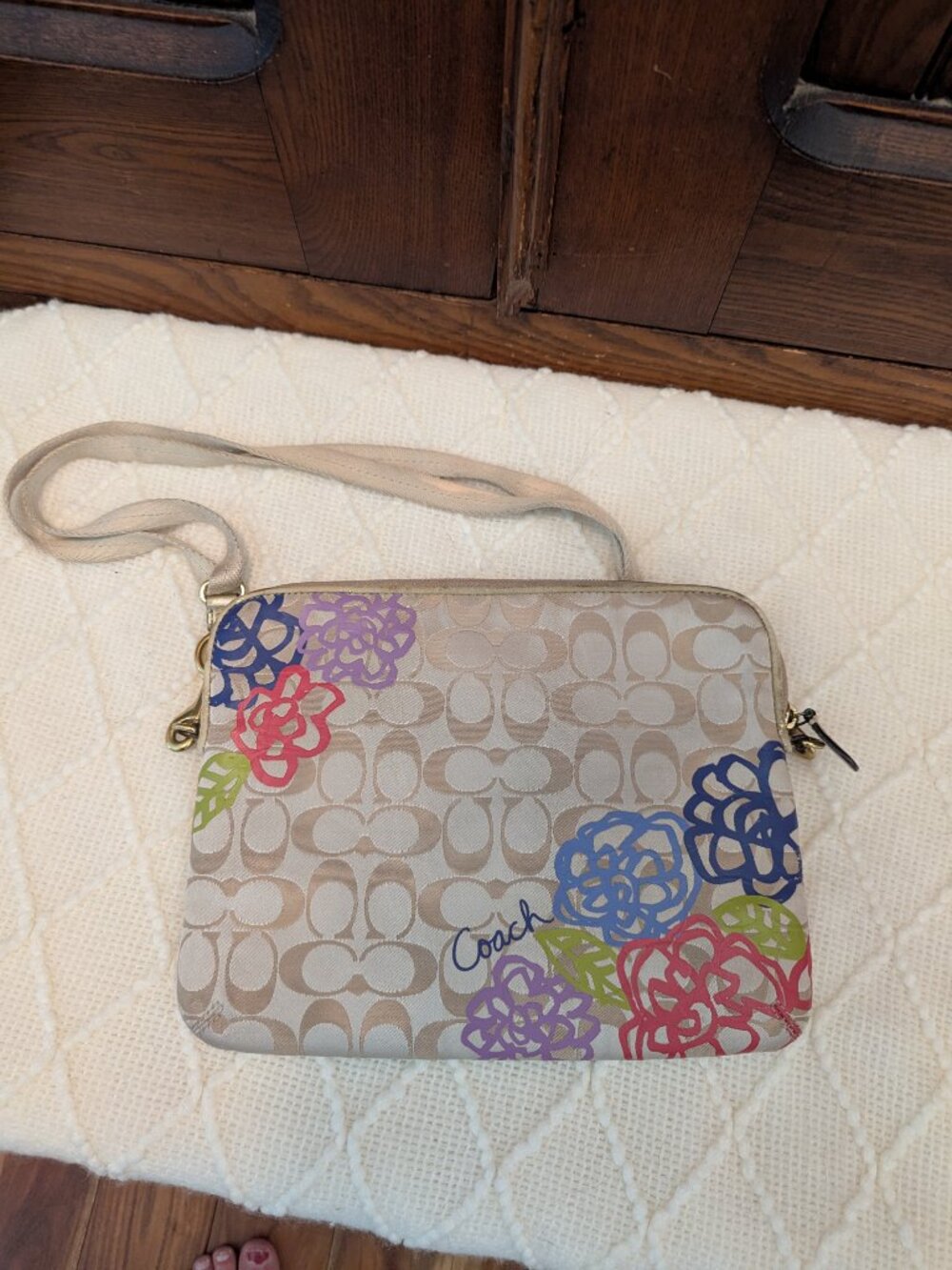 Coach Daisy Appliqué iPad / Tablet Crossbody Case - Picture 10 of 10
